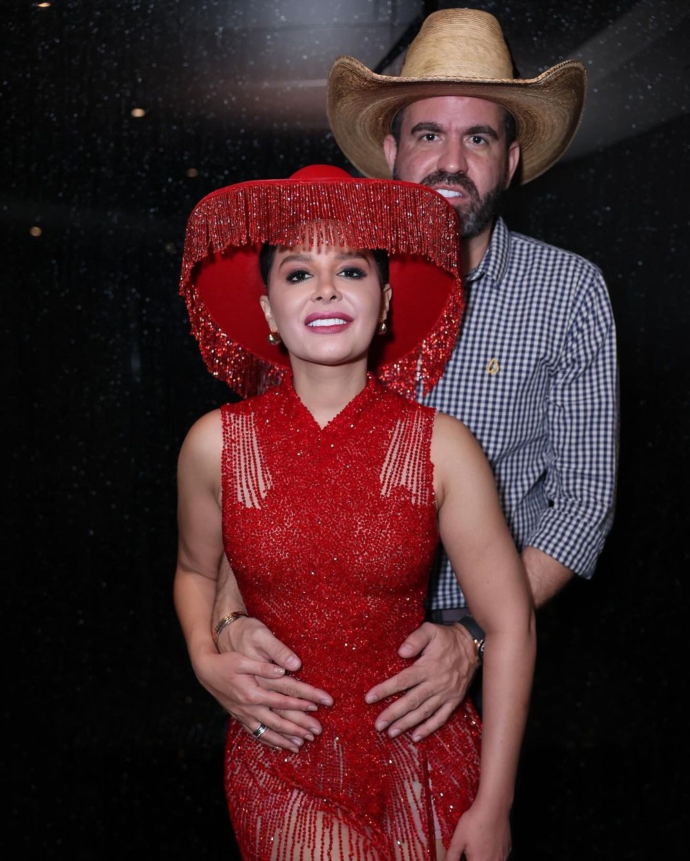 Maraisa aposta na tendência Cowboy Core e aparece de look all red na ...
