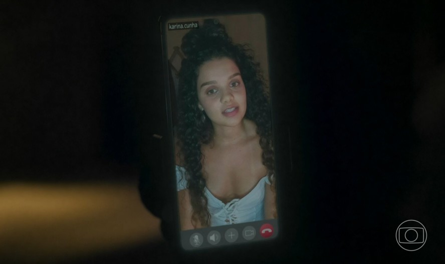 Em Travessia, a personagem Karina é vítima de estupro virtual