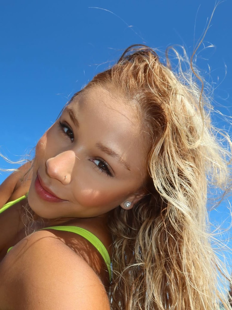 Flávia Saraiva ostenta visual bronzeado e faz chover elogios — Foto: Reprodução/Instagram