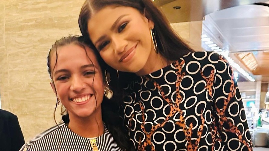 Rayssa Leal posa com Zendaya e fãs elogiam a dupla