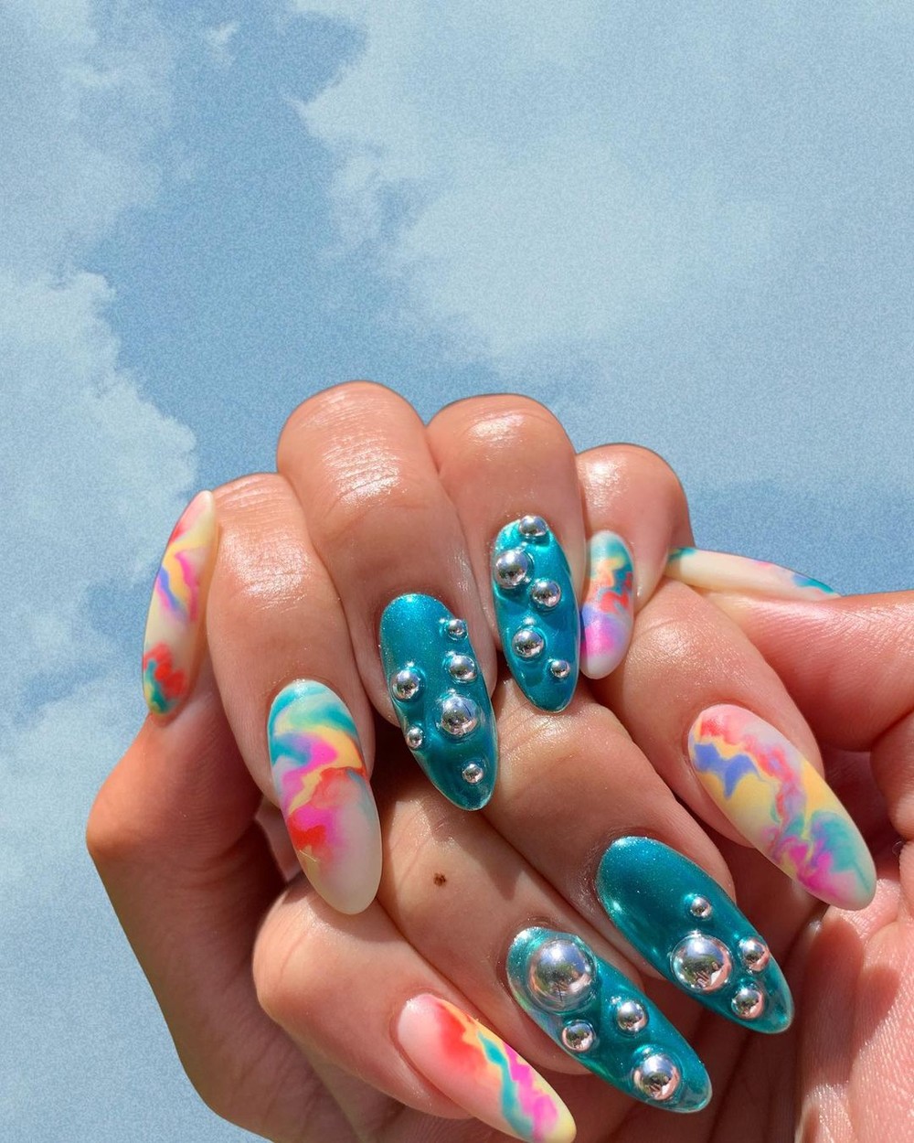 Unhas postiças realistas decoradas: 20 fotos e estilos para inspirar ...