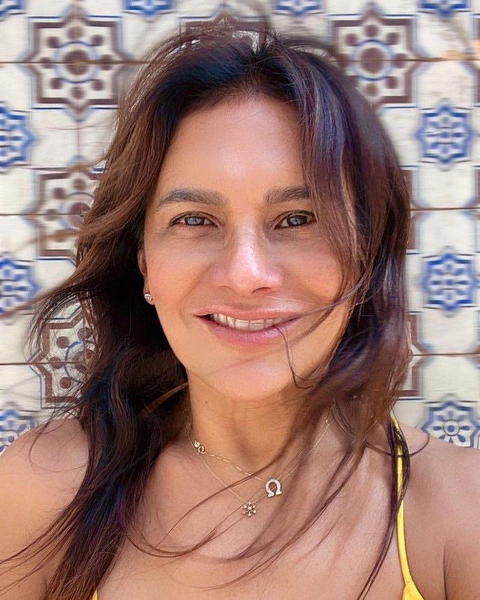 Dira Paes celebra aniversário e recebe elogios em novas selfies ...