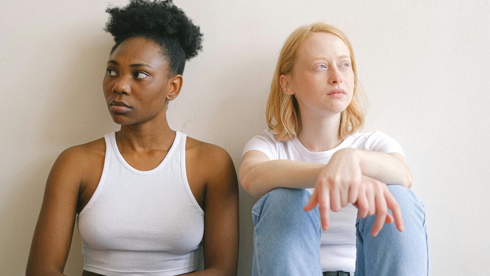 Nas relações amorosas e profissionais, a comunicação nem sempre é clara, mas a astrologia pode ajudar a entender como os signos se relacionam — Foto: Reprodução/Pexels