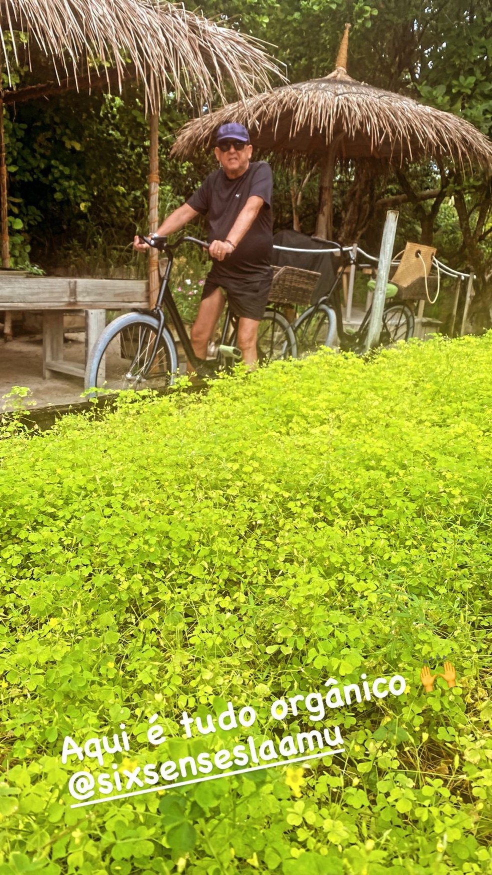 Galvão Bueno andando de bicicleta — Foto: reprodução/instagram