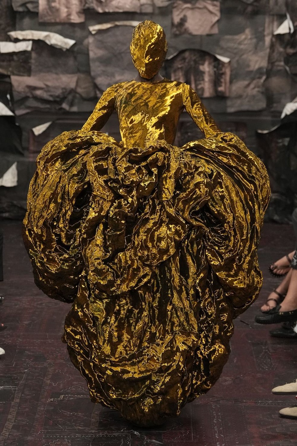 Alta-costura: Glenn Martens faz estreia memorável na Maison Margiela