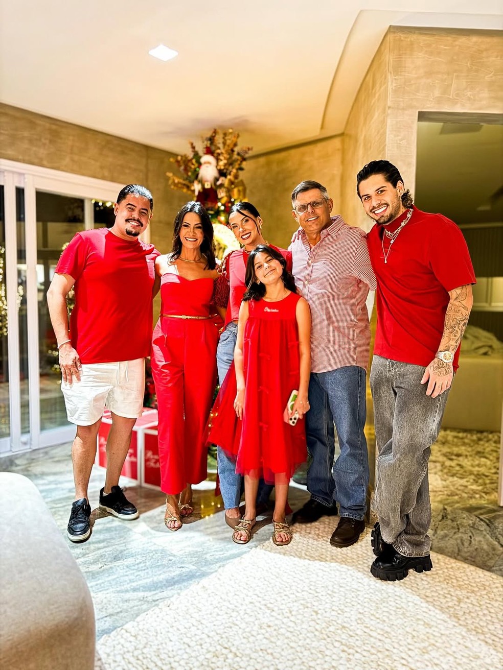 Ana Castela e Zé Felipe passaram Natal juntos, dias antes de anunciarem término de namoro de 2 meses — Foto: Reprodução/Instagram