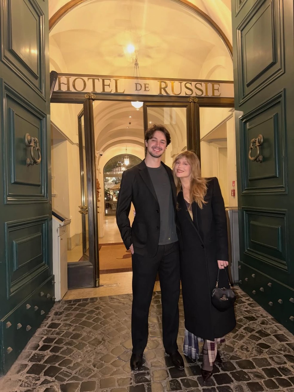 Luísa Sonza comemora 2 anos de namoro reservado com médico português Luis Ribeirinho — Foto: marieclaire