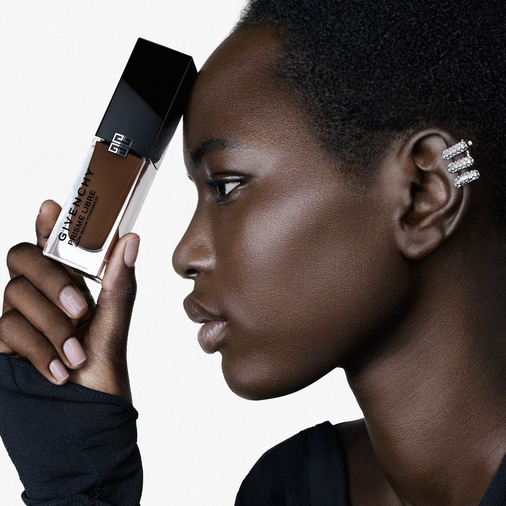 Prisme Libre Glow Foundation, Givenchy — Foto: Divulgação