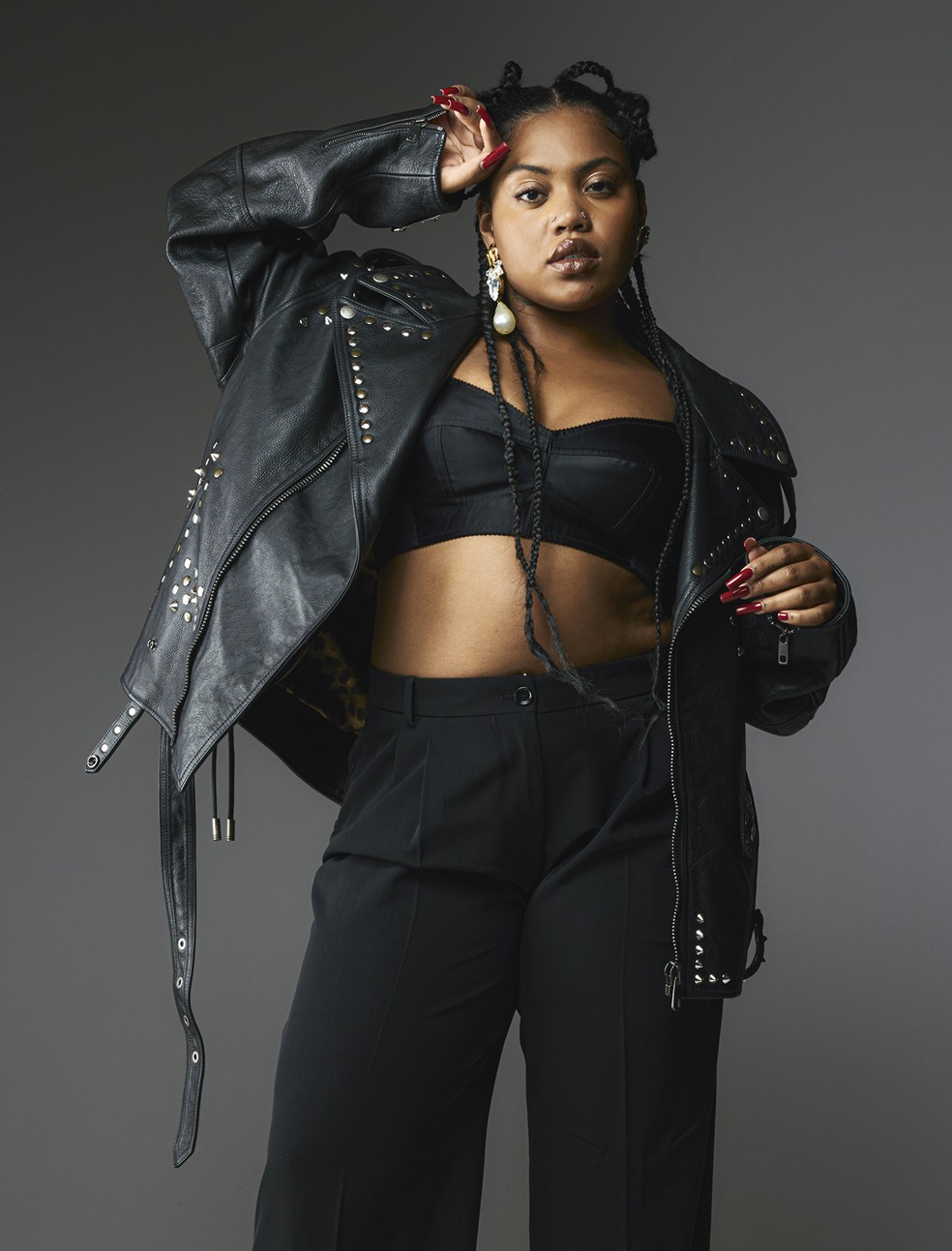 Ícone do rap, Duquesa fala da relação com o espelho: "Cabelo curto e crespo não era visto como feminino. Agora, posso cuidar de mim e inspirar outras meninas" — Foto: Victor Affaro
