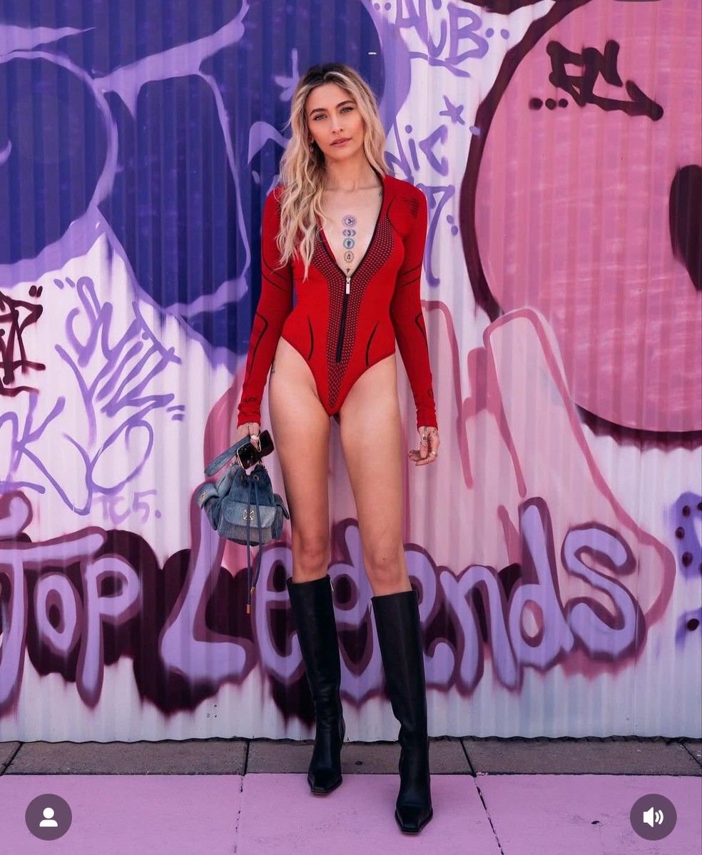 Paris Jackson abre álbum de fotos na New York Fashion Week — Foto: Reprodução/Instagram