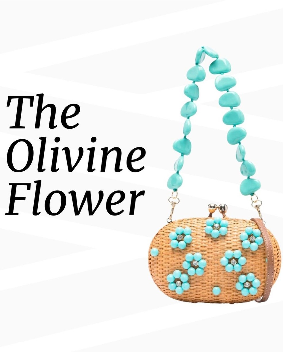 Bolsa Olivine Flower Turquoise, da Serpui, que aparece em "Emily em Paris" — Foto: Reprodução/Instagram @serpui