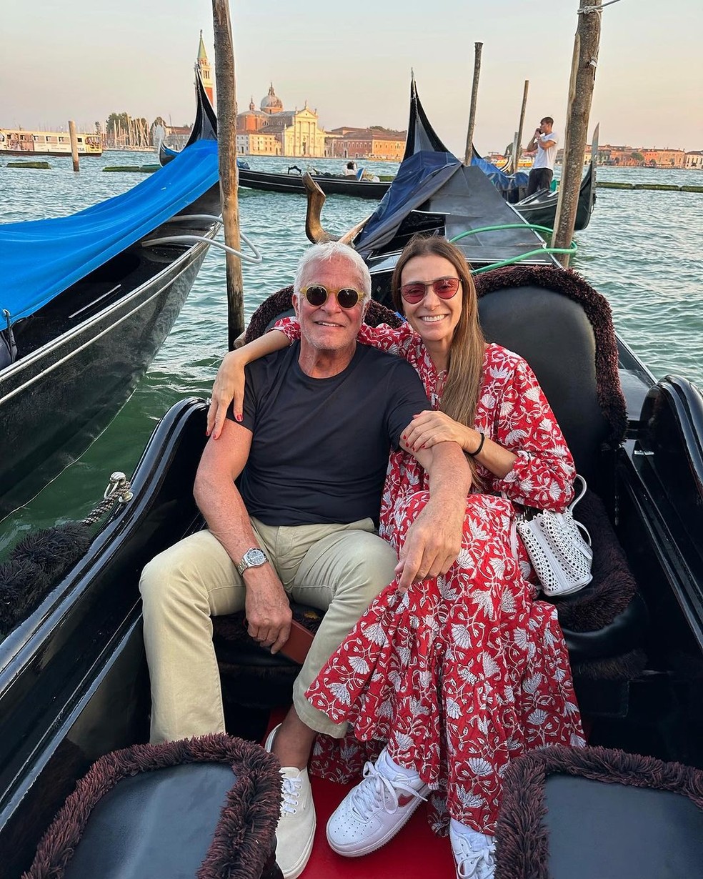 Monica Martelli abre novo álbum de fotos com o marido, Fernando Altério — Foto: Reprodução / Instagram
