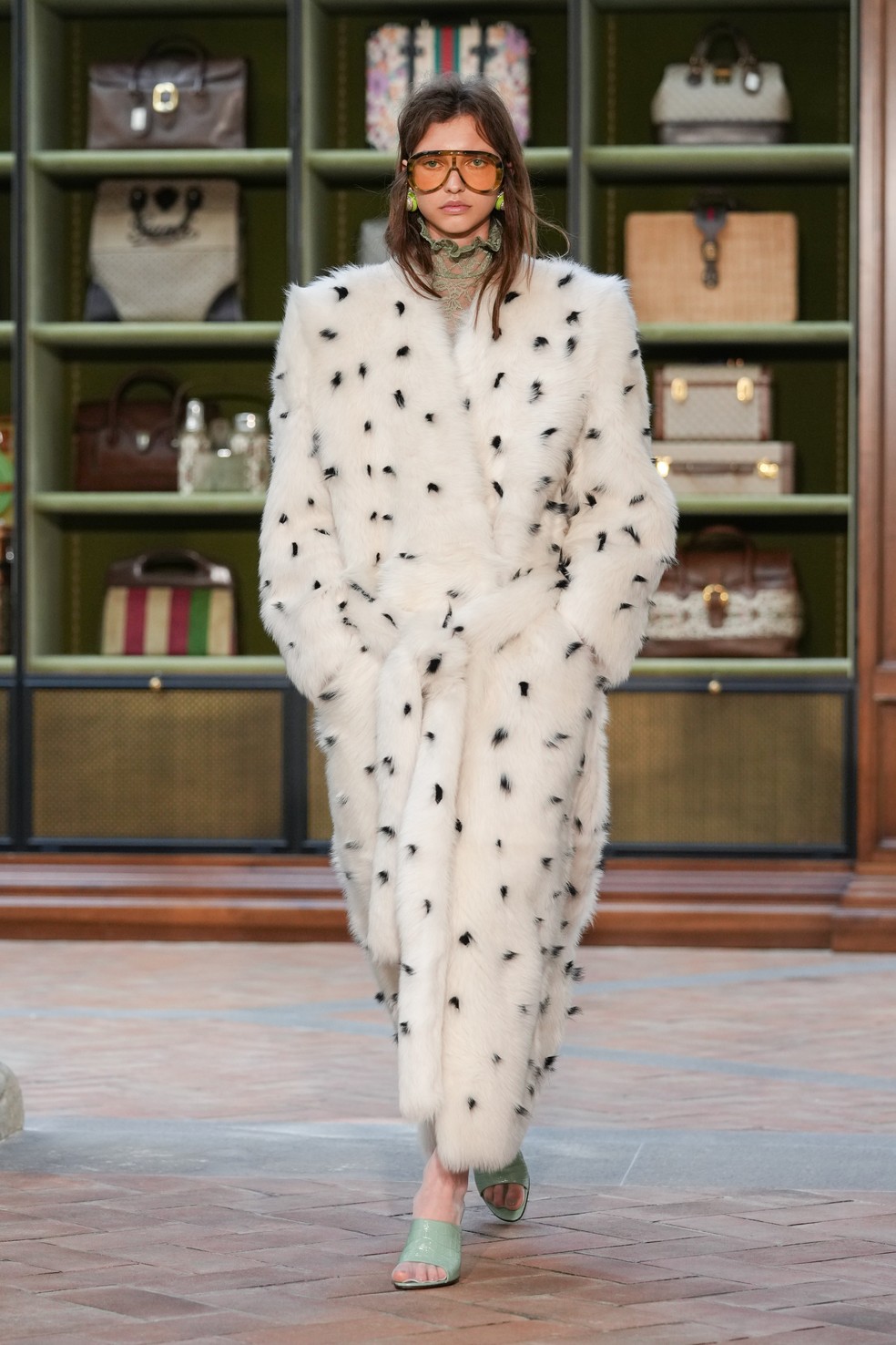 Veja as peças-desejo da coleção de Cruise 26 da Gucci — Foto: Getty Images