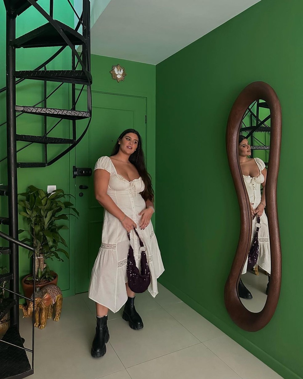Giulia Costa mostra decoração do apartamento — Foto: Reprodução/Instagram