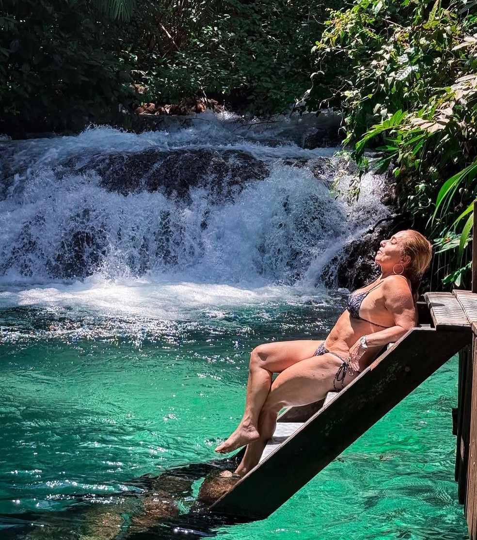 Cissa Guimarães posa de biquíni em cachoeira no Jalapão e rouba a cena — Foto: Reprodução/Instagram