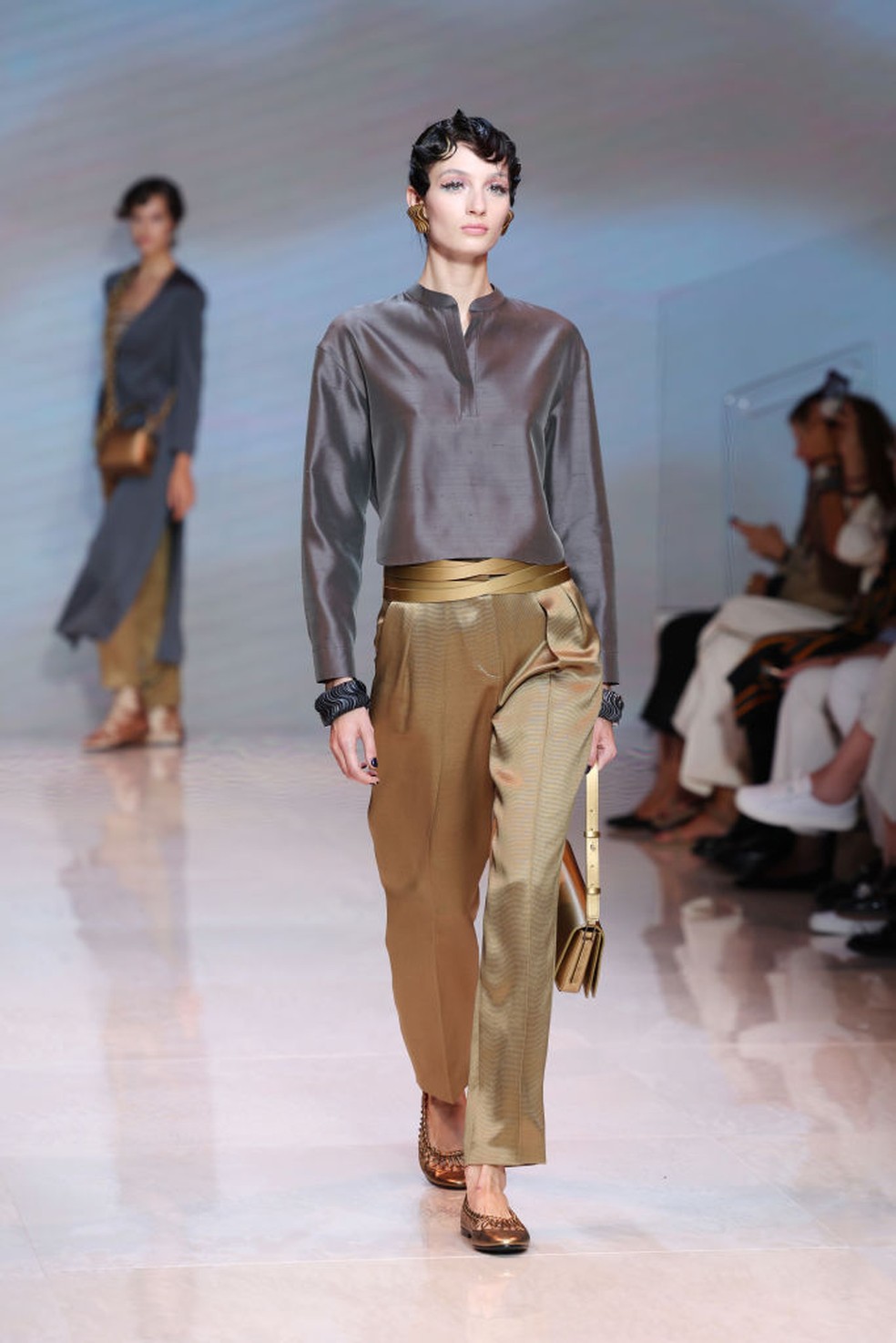 Desfile de Giorgio Armani na Semana de Moda de Milão — Foto: Getty Images