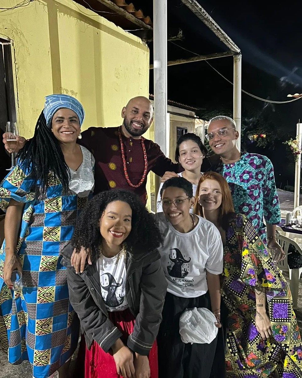 Izabela Severo se abre sobre caminho de aceitação dos pais sobre sua orientação sexual e escolha religiosa — Foto: Reprodução/Instagram