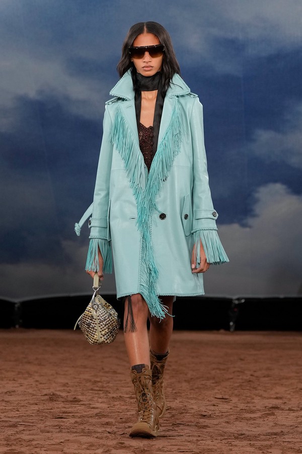 LFW: Burberry apresenta coleção de verão 2026 em clima de festival