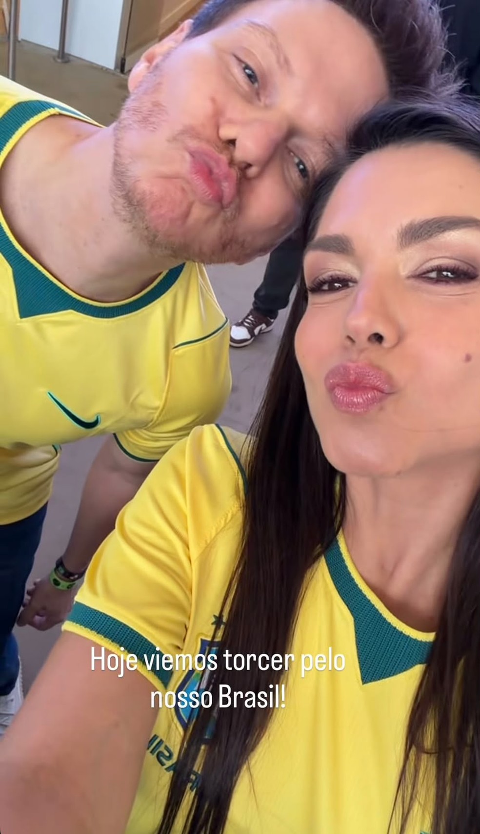 Michel Teló e Thaís Fersoza acompanham amistoso do Brasil em solo nacional antes da Copa do Mundo — Foto: Reprodução / Instagram