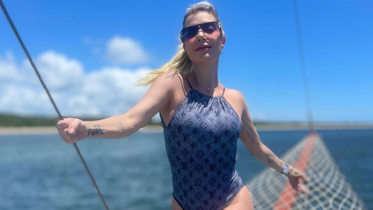 luiza-possi-abre-lbum-de-fotos-e-detalhe-chama-a-aten-o-de-f-s