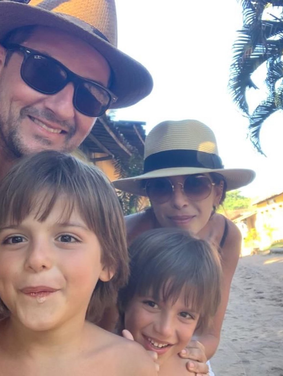 Gêmeos de Roberta Fernandes e Marcelo Serrado comemoram aniversário — Foto: Reprodução/Instagram