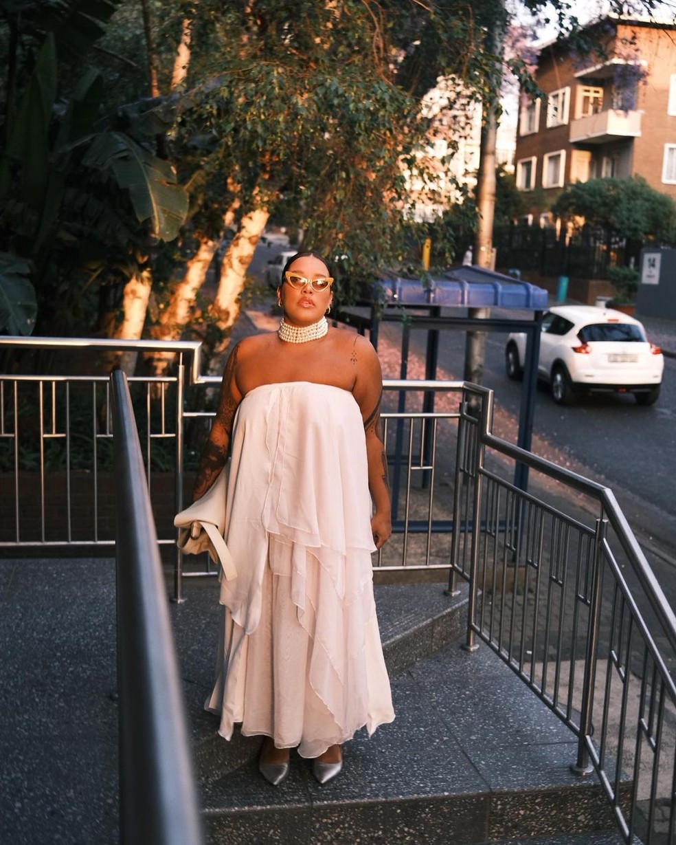 Vestido longo com babados — Foto: Reprodução/Instagram @larobertita