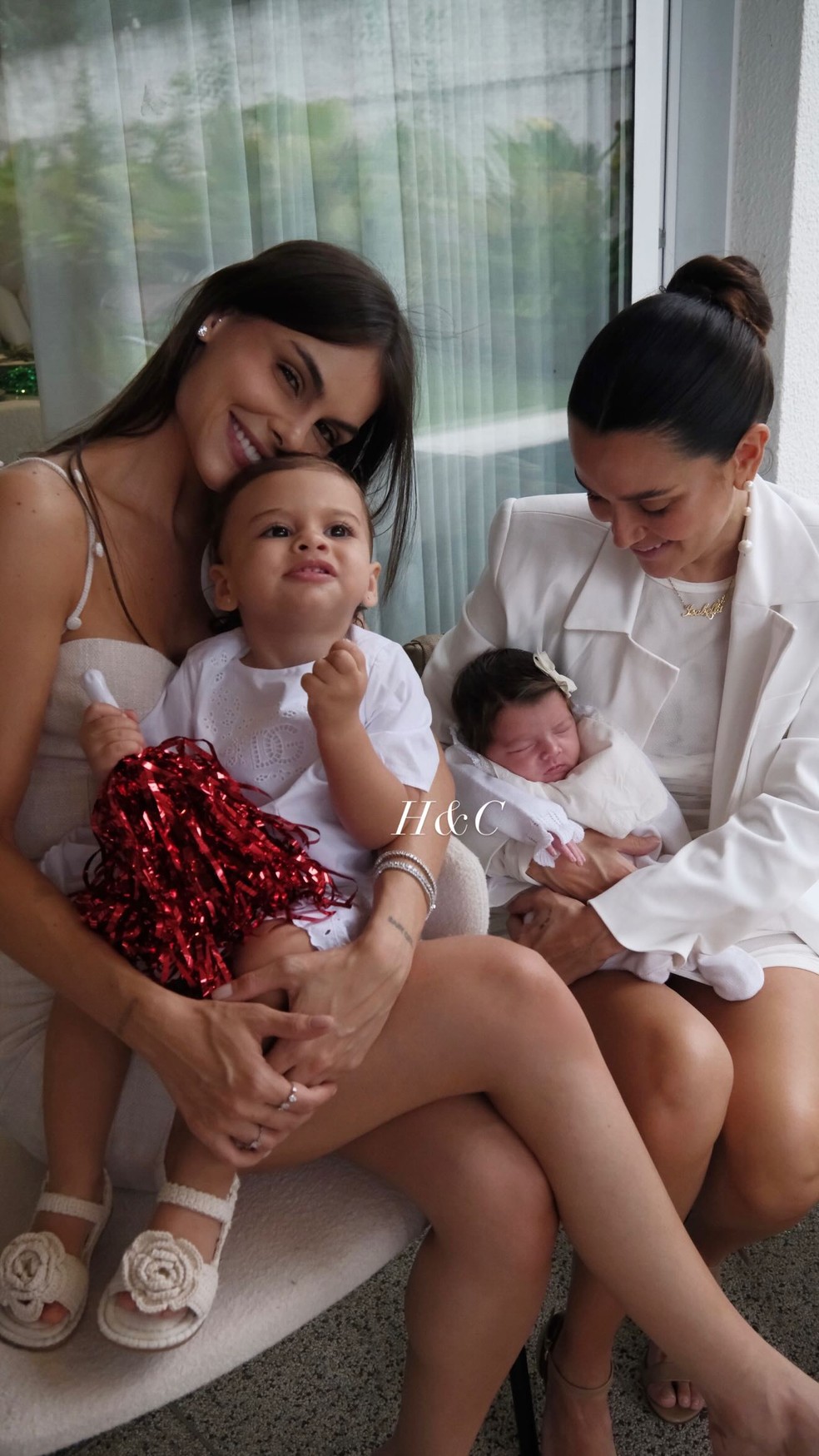 Helena, filha de Neymar, rouba a cena em festa pré-Natal — Foto: Reprodução/Instagram