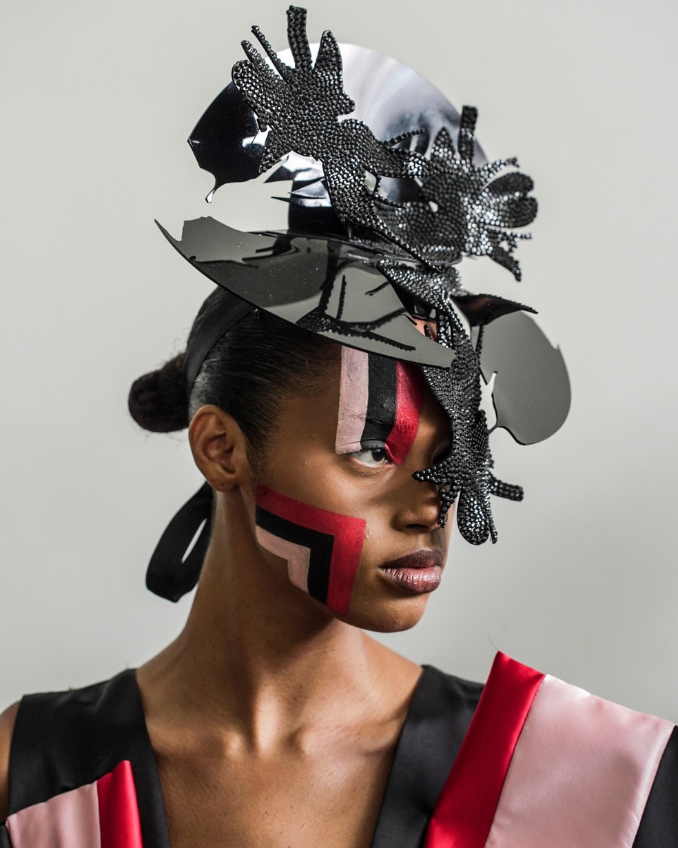 Desfile Davi Ramos SPFW N60, beleza assinada por Daniel Hernandez — Foto: Agência Fotosite