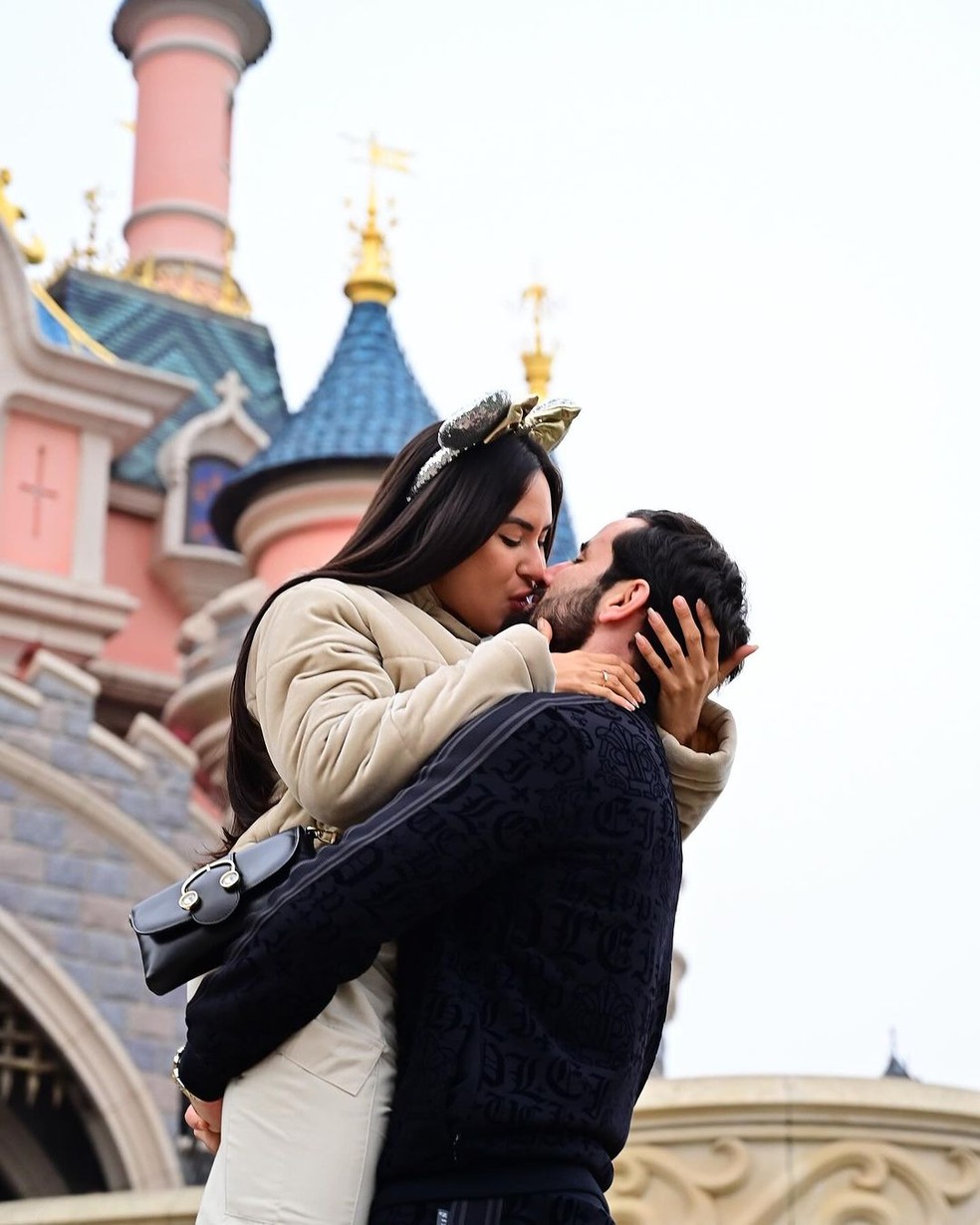 Isabelle Nogueira fica noiva de Matteus na Disney de Paris: 'Mil vezes sim'
