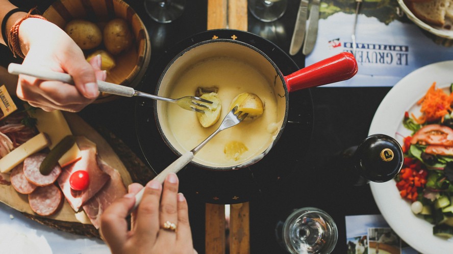 Como harmonizar fondue com vinhos? Elaine de OIiveira responde