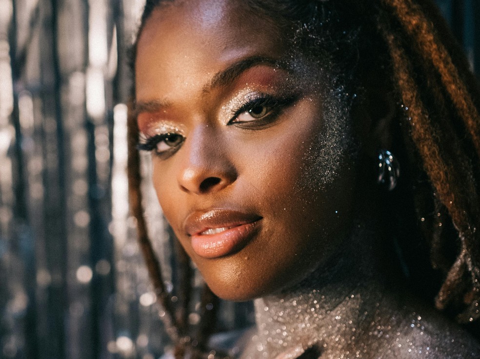 Produtos de beleza para levar para os blocos de Carnaval — Foto: Pexels