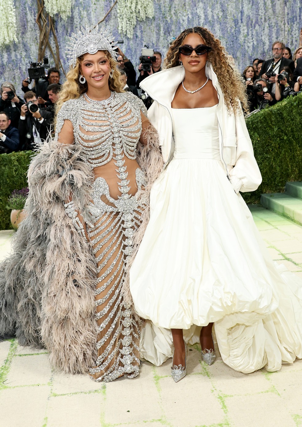 Beyoncé e Jay-Z acompanharam a filha, Blue Ivy, em seu primeiro tapete vermelho do Met Gala — Foto: Getty Images