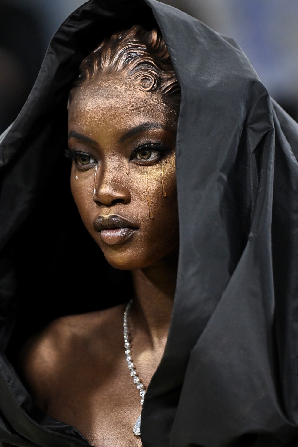 Beleza de Anok Yai no MET Gala 2026 — Foto: Getty Images