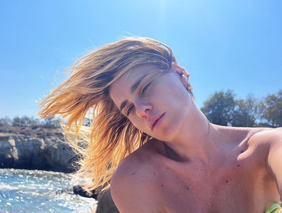 Carolina Dieckmann aproveita praia na Gr&eacute;cia &mdash; Foto: Reprodu&ccedil;&atilde;o/ Instagram