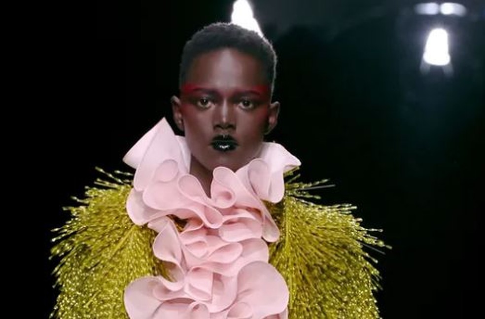 Maquiagem alta-costura: Valentino — Foto: Getty Images