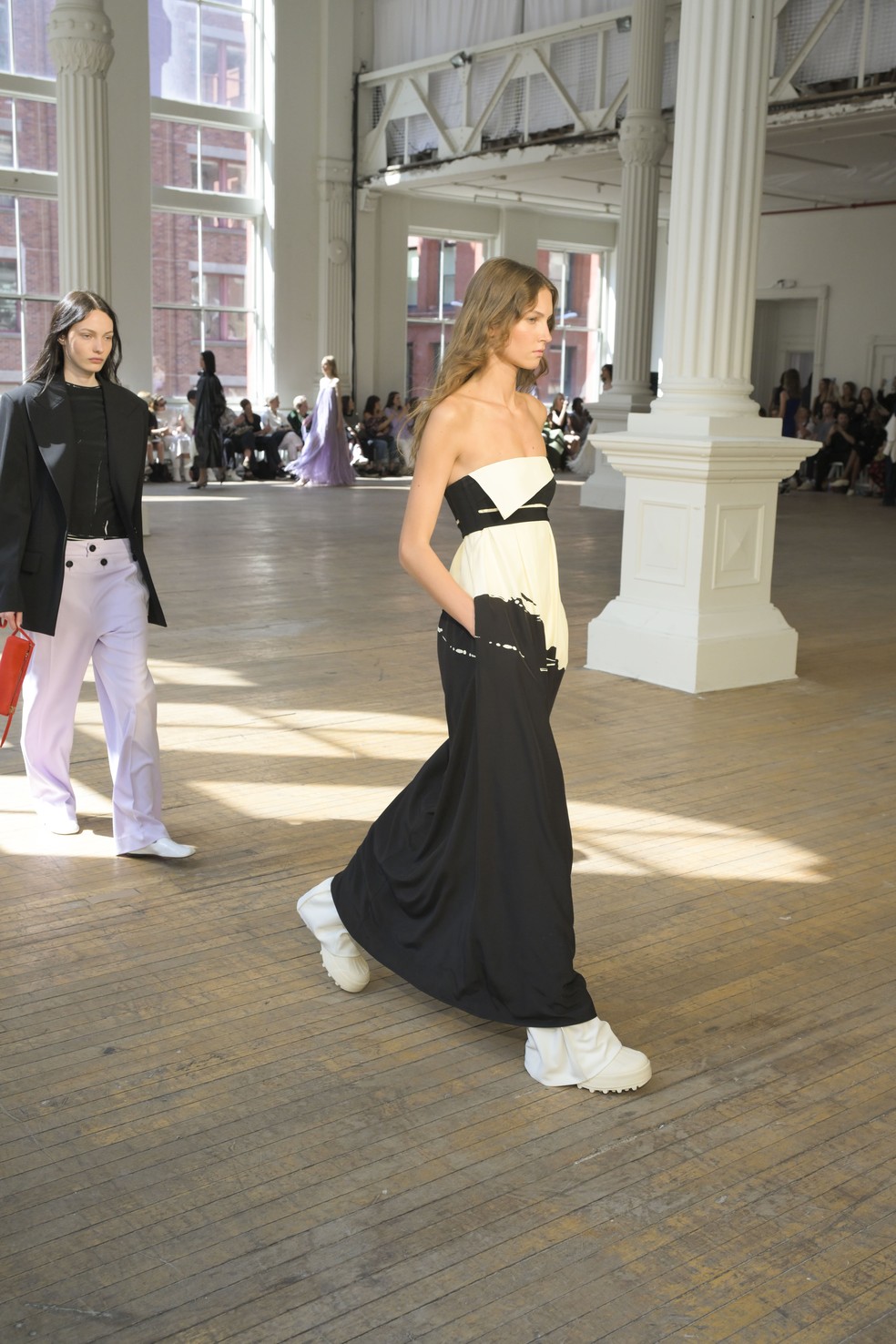 Proenza Schouler primavera/verão 2025 — Foto: Getty Images