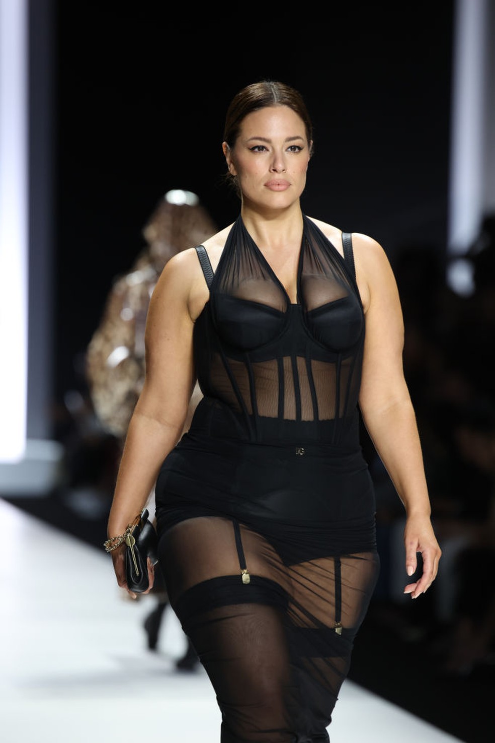 Ashley Graham no desfile da Dolce&Gabbana na Semana de Moda de Milão — Foto: Getty Images