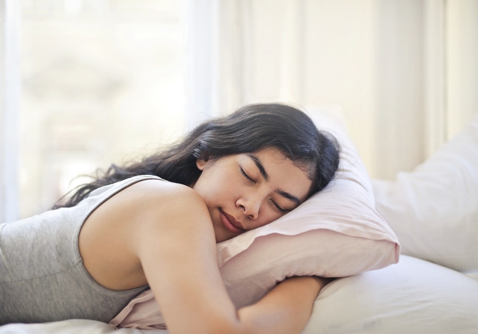 Dormir mal pode causar impactos negativos ao corpo, como cansaço e alterações na funcionalidade do organismo — Foto: Pexels