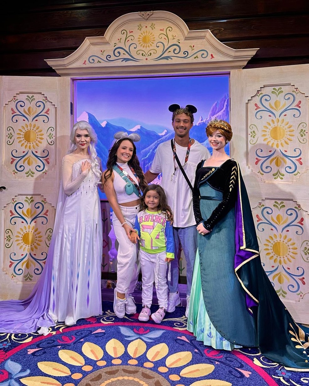 Larissa, André e Antonella com Elsa e Anna, de 'Frozen' — Foto: Reprodução/Instagram
