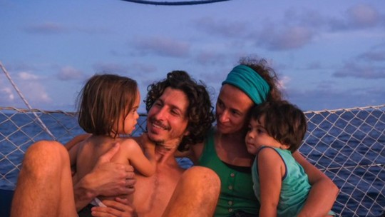 Família que viaja o mundo em veleiro reflete sobre liberdade e síndrome de Down: 'Felizes independente de qualquer diagnóstico'