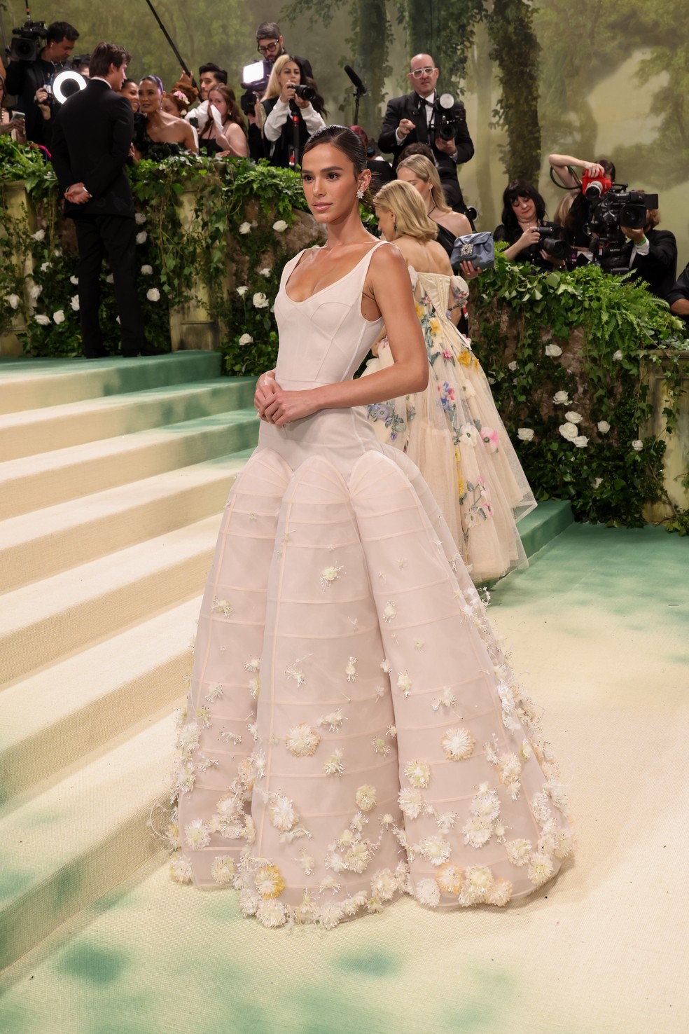 Bruna Marquezine usa Tory Burch no Met Gala 2024 — Foto: Getty Images