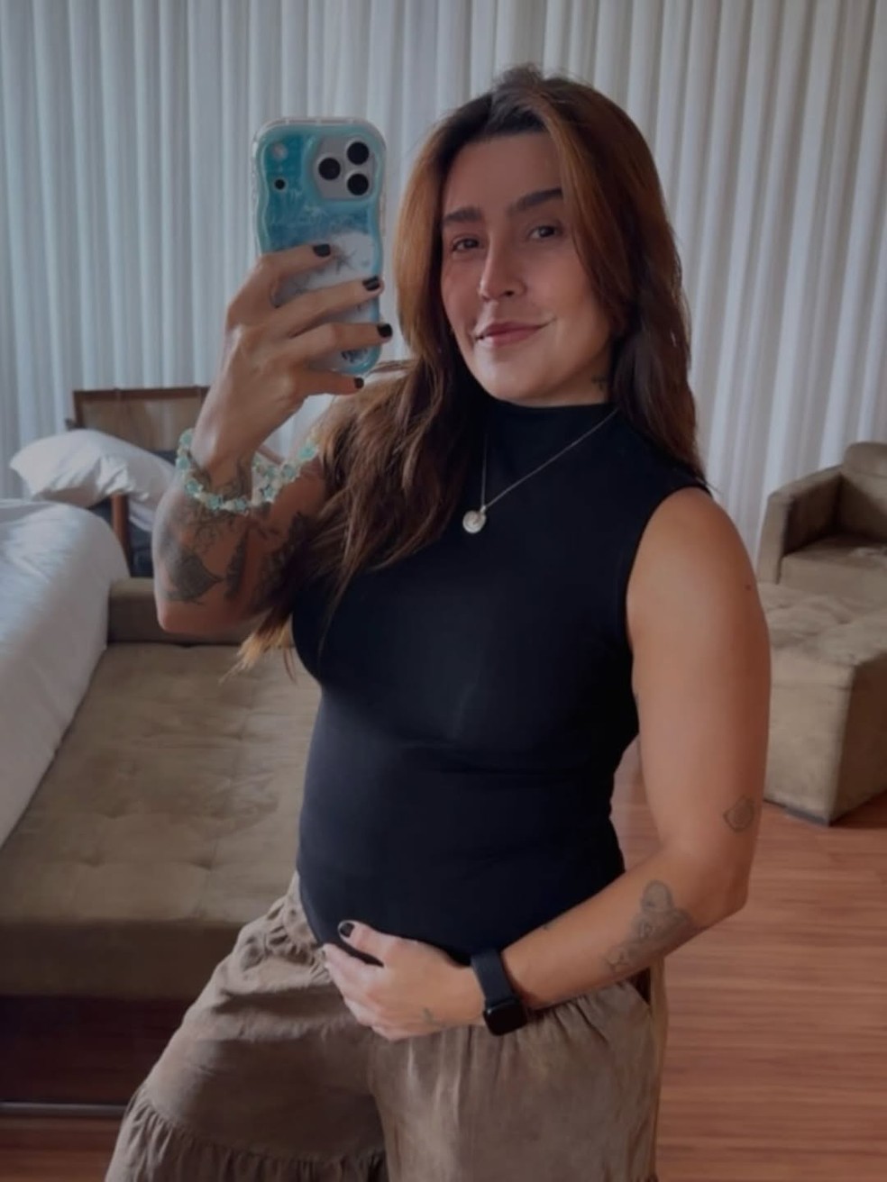 Lauana Prado com regata preta — Foto: Reprodução/ Instagram @lauanaprado