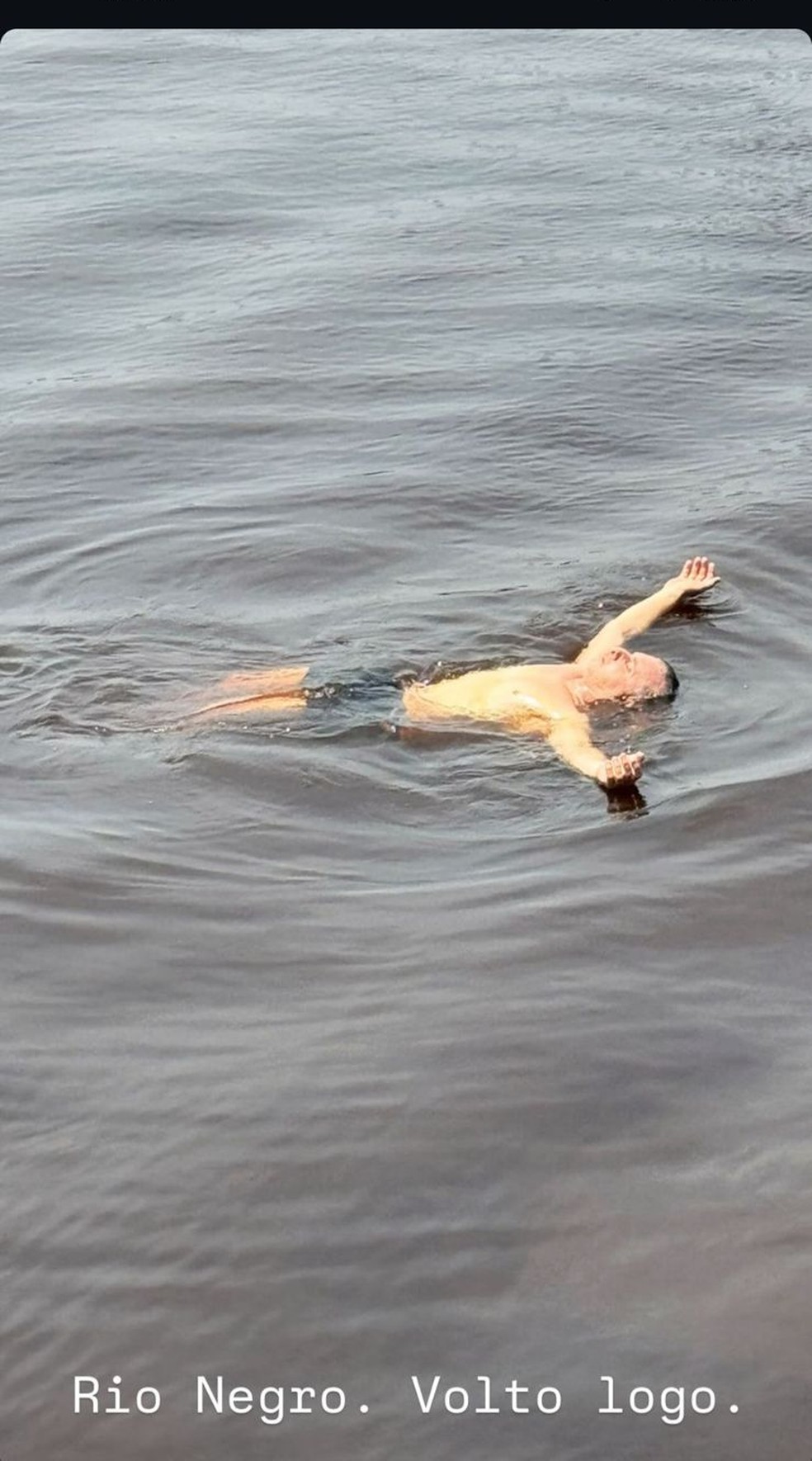 Angélica e Luciano Huck posam juntos em viagem à Amazônia 'Dias de