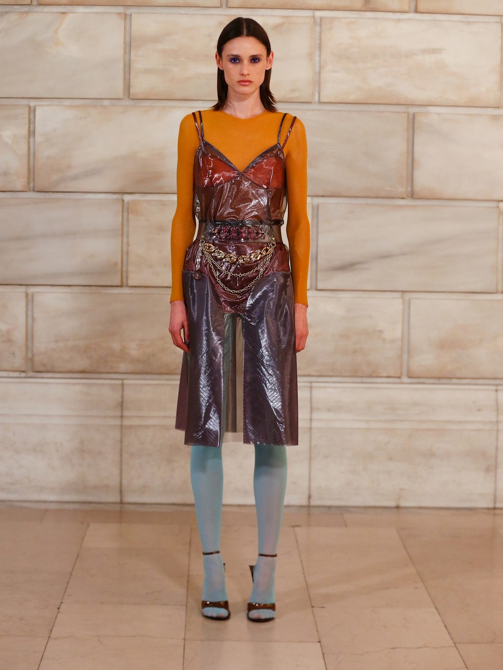 Marc Jacobs dita o tom da primavera 2027 com cores elétricas e