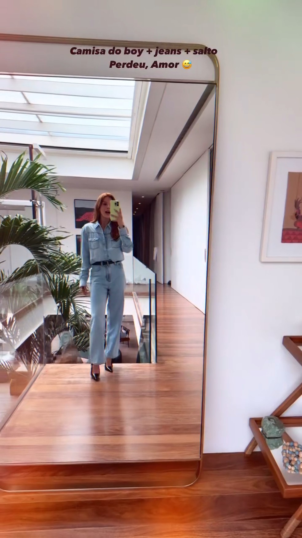 Giovanna Lancellotti usa camisa do namorado em look: 'Perdeu, amor' — Foto: Reprodução/ Instagram