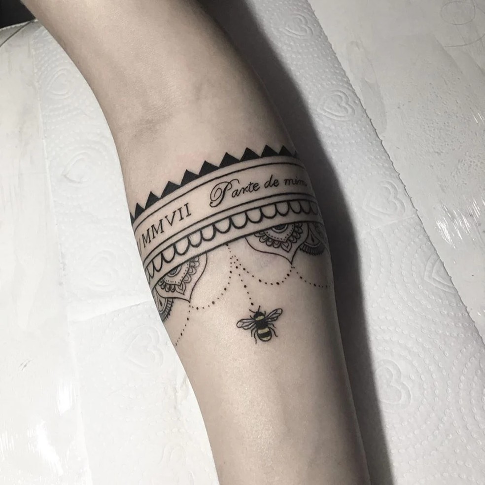 Tatuagem bracelete feminino: inspirações que merecem ser eternizadas na ...