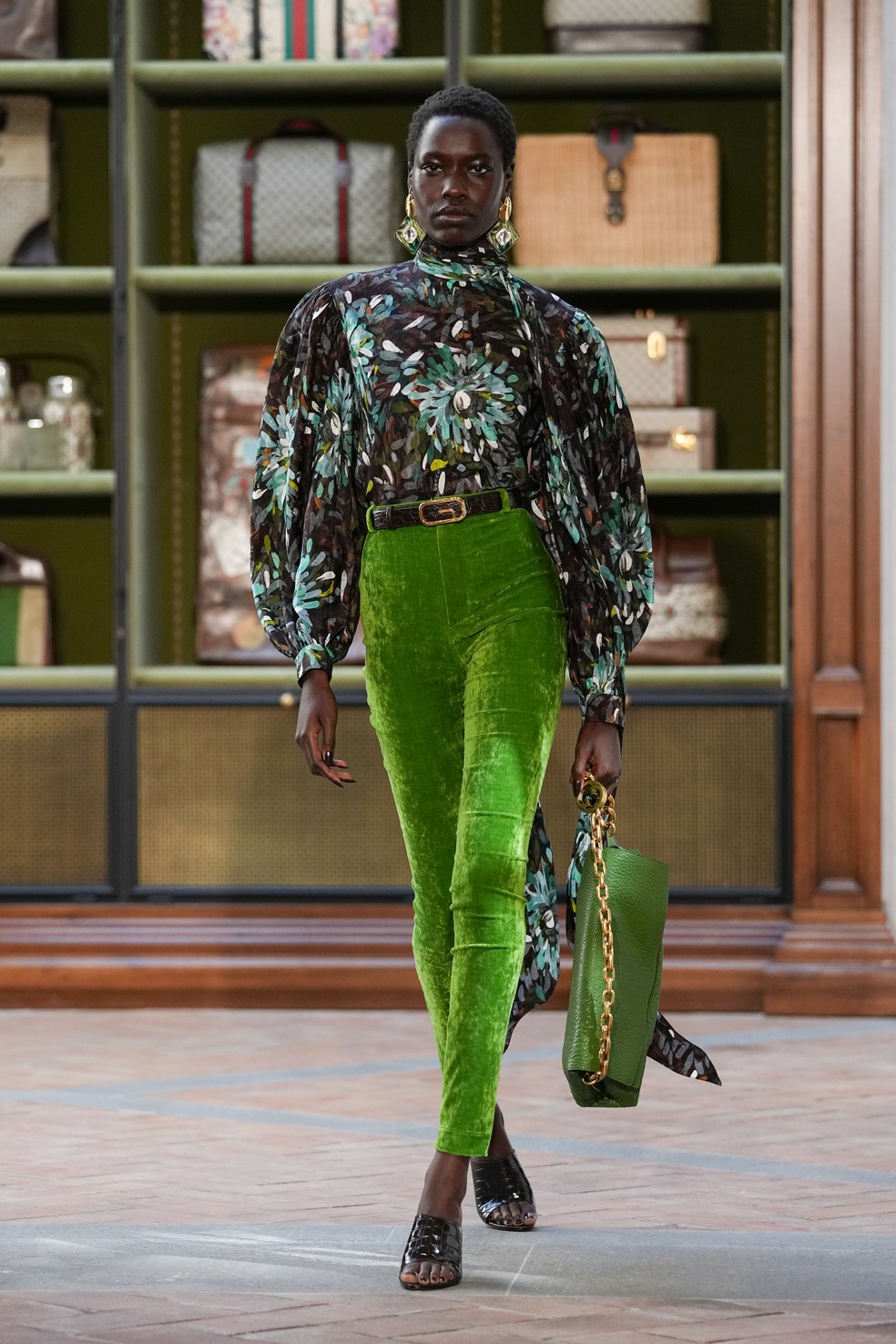Veja as peças-desejo da coleção de Cruise 26 da Gucci — Foto: Getty Images