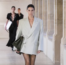 Tendências do desfile de Victoria Beckham  — Foto: Getty