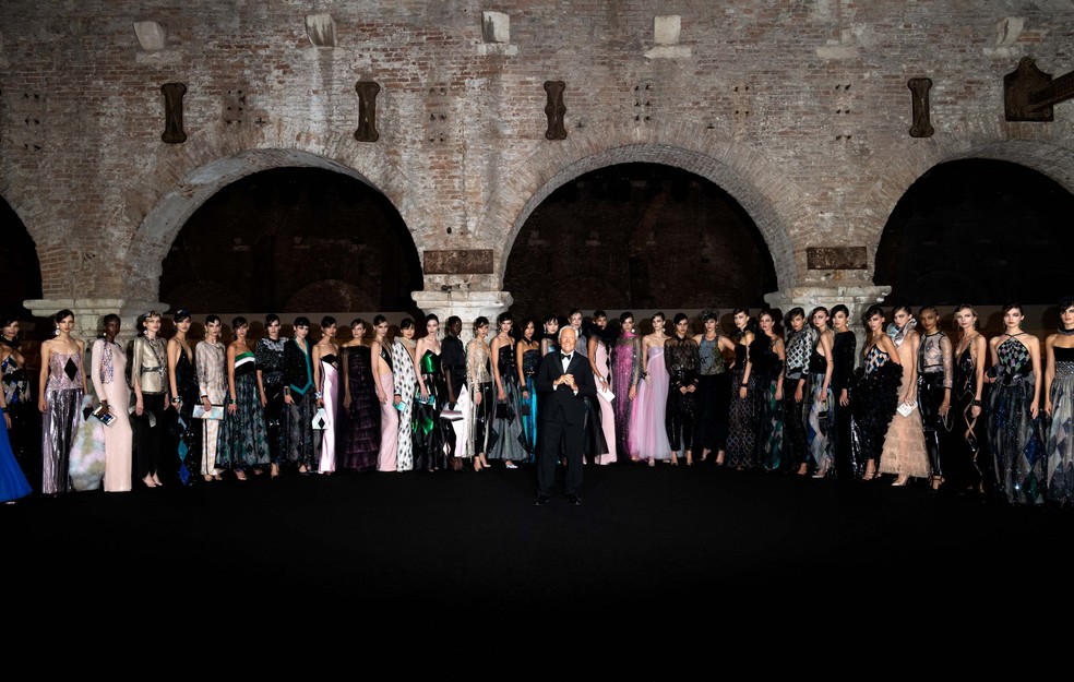 Giorgio Armani e modelos — Foto: Divulgação