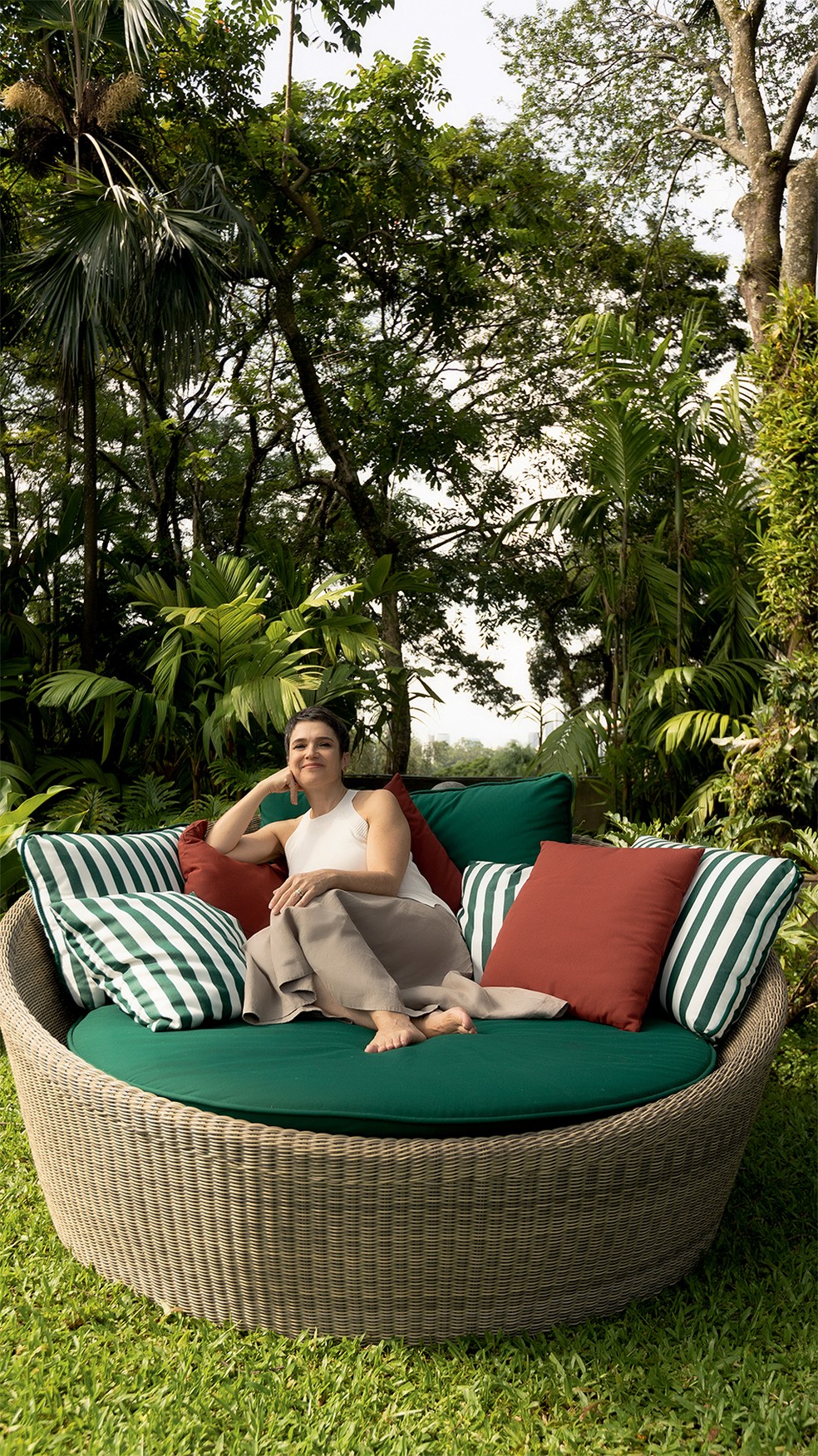 Para Sandra Annenberg, se constituir em frente às câmeras implica, agora, envelhecer em frente delas. — Foto: Flora Negri